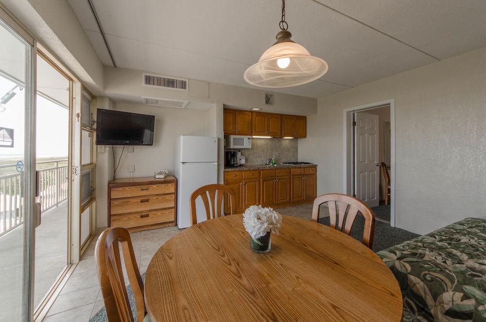Attache Motel photo 31