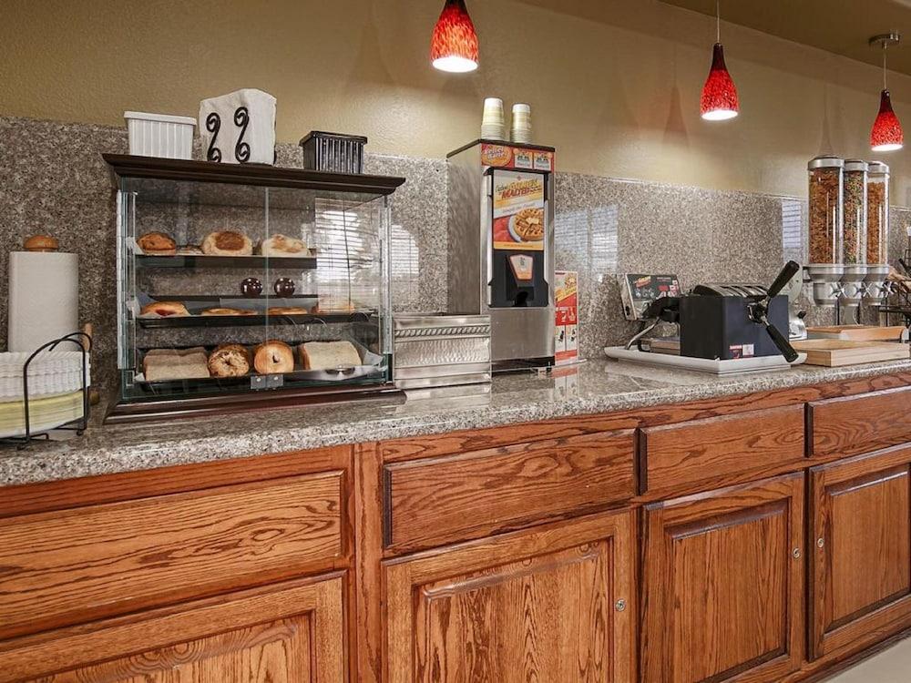 Americas Best Value Inn Sinton photo 23