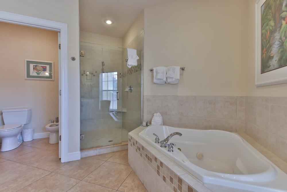 Tortuga Inn Beach Resort photo 60