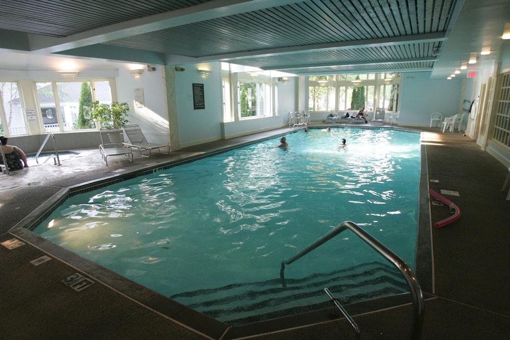 Water's Edge Resort & Spa photo 50