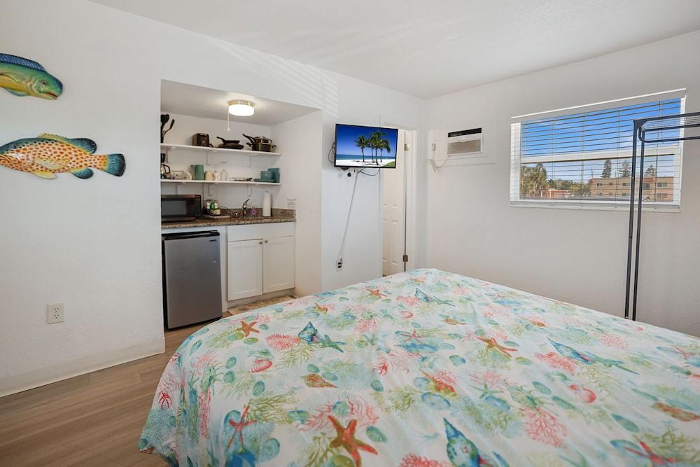 Sun Island Motel photo 32