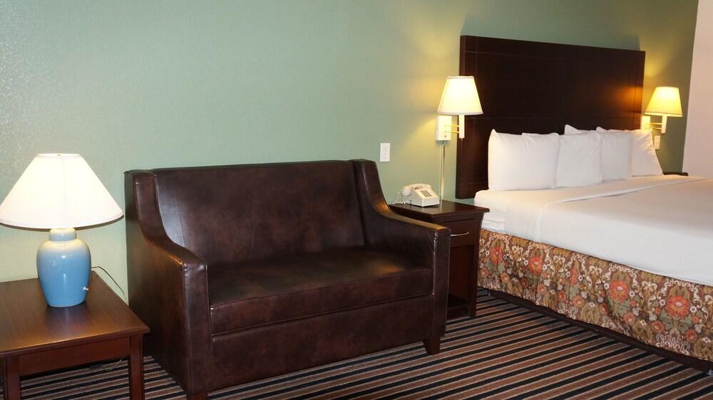 Regency Inn photo 2