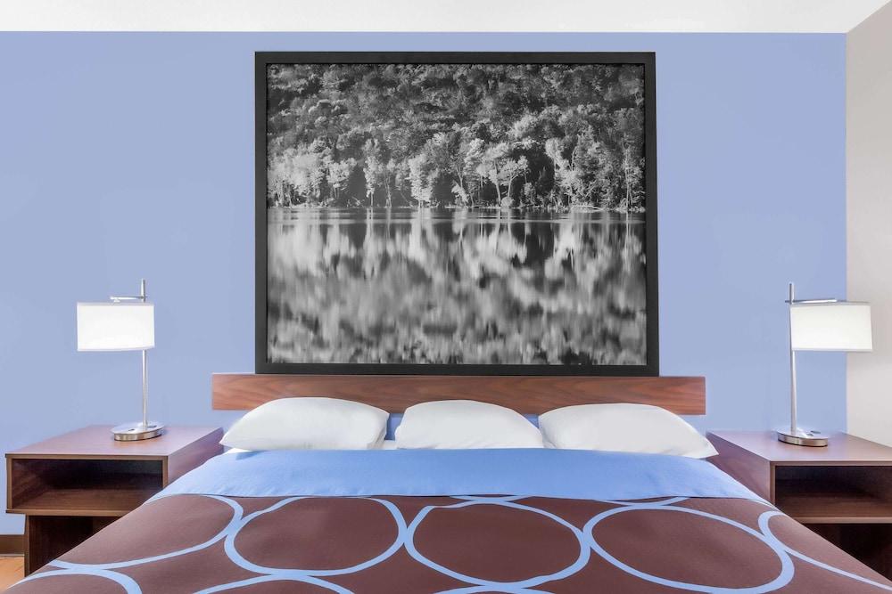Super 8 by Wyndham Oneonta/Cooperstown photo 11