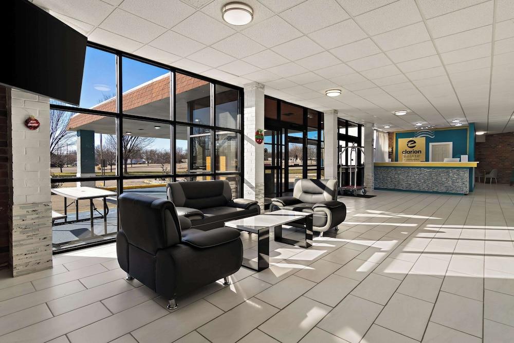 Clarion Pointe Bloomington – Normal near I-55 and University photo 4
