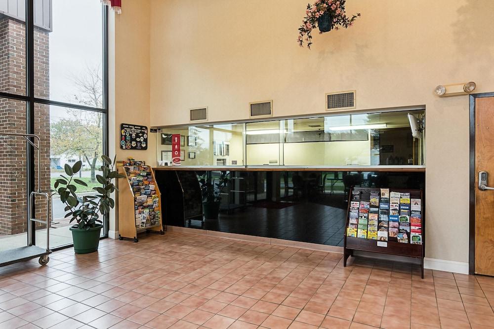 Econo Lodge Andrews Air Force Base photo 3