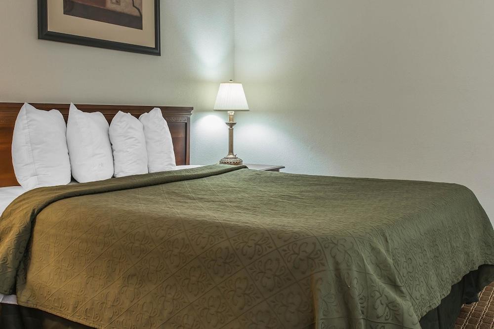 Rodeway Inn Brookville photo 13