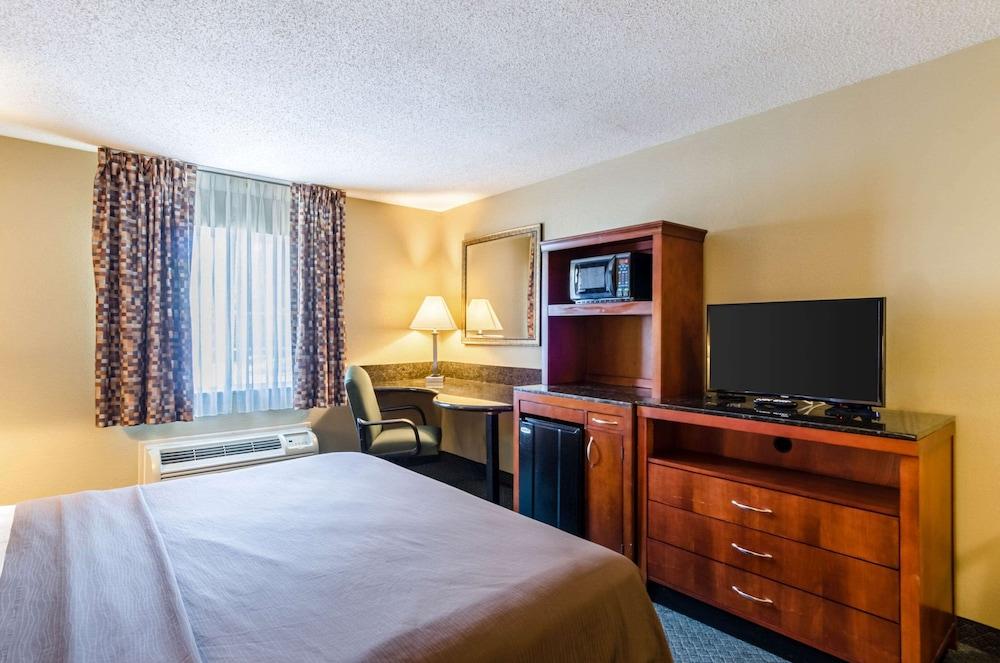 Quality Inn Chicopee - Springfield photo 12