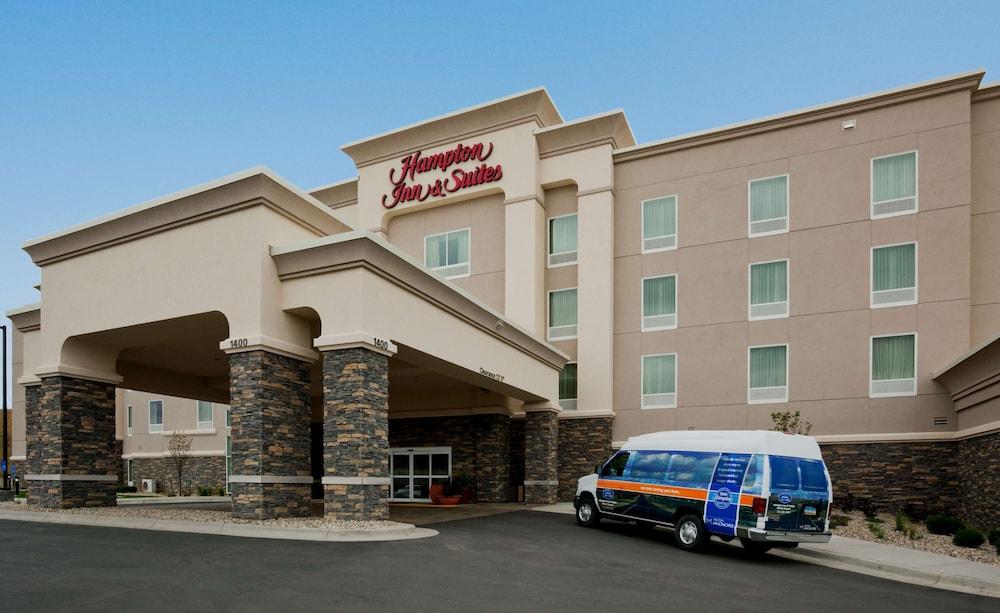 Hampton Inn & Suites Minot Airport photo 30