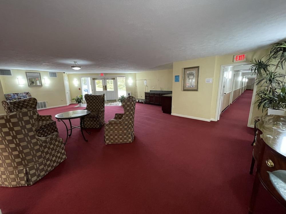 Gold Star Inn & Suites photo 16