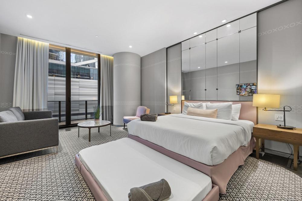 SLS Lux King Suite photo 9