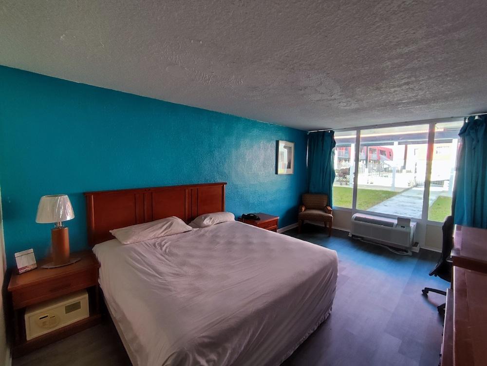 Clover Inn & Suites photo 3