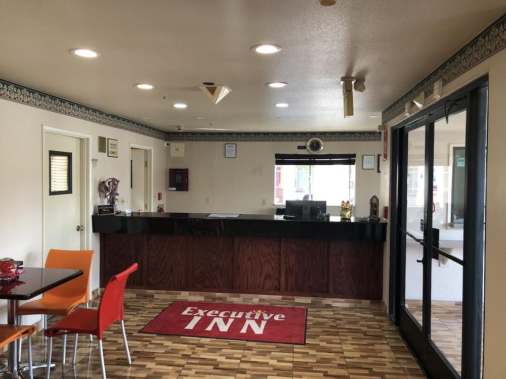 Executive Inn photo 2
