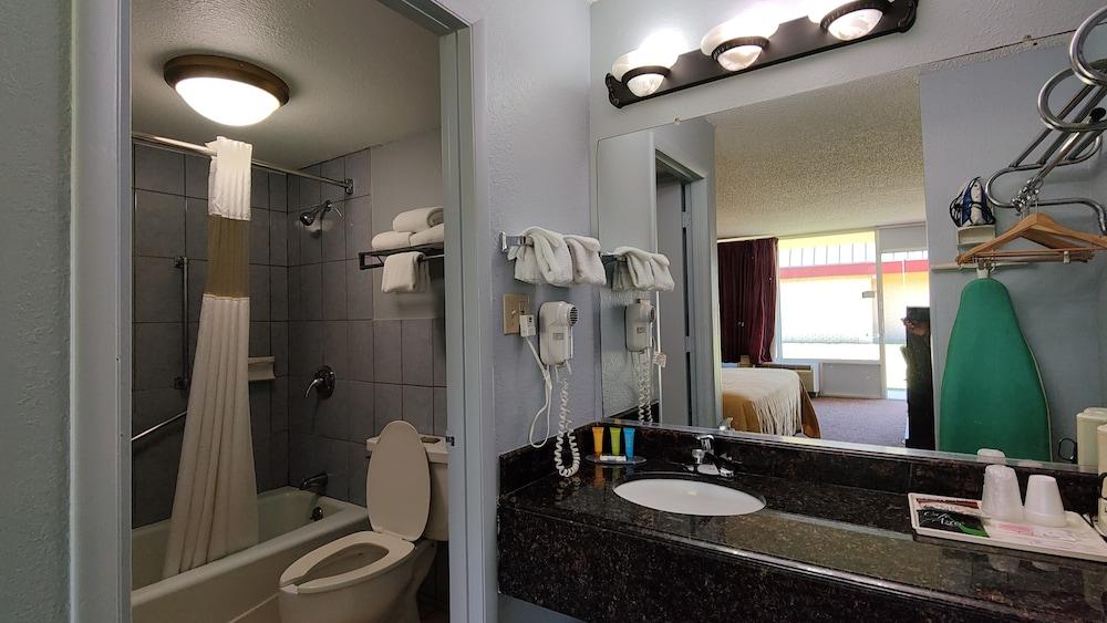 Countryside Inn & Suites photo 14