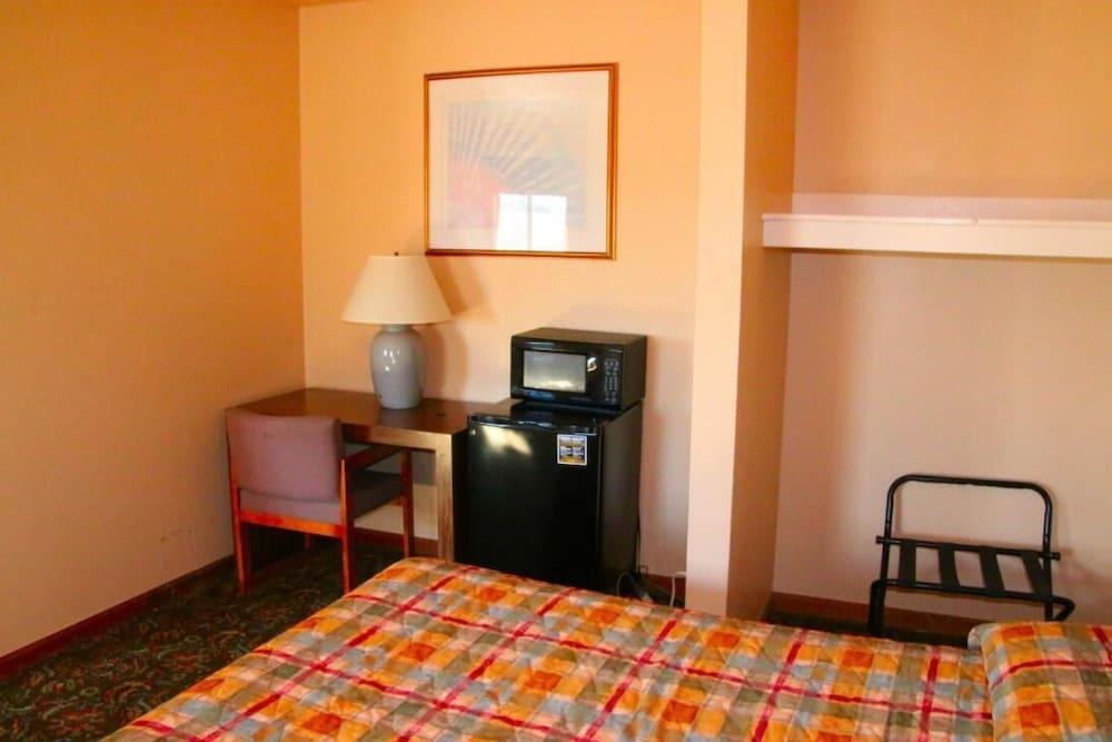 Travelers Inn photo 4