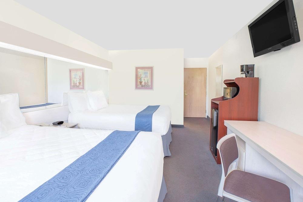 Microtel Inn by Wyndham Broken Bow photo 17