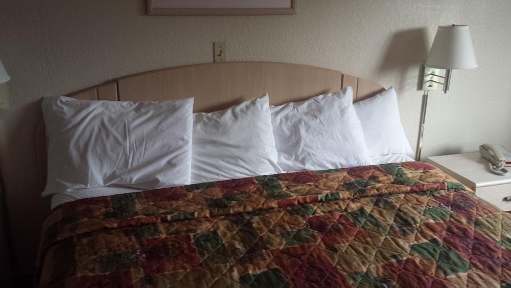 Americas Stay Inn photo 31
