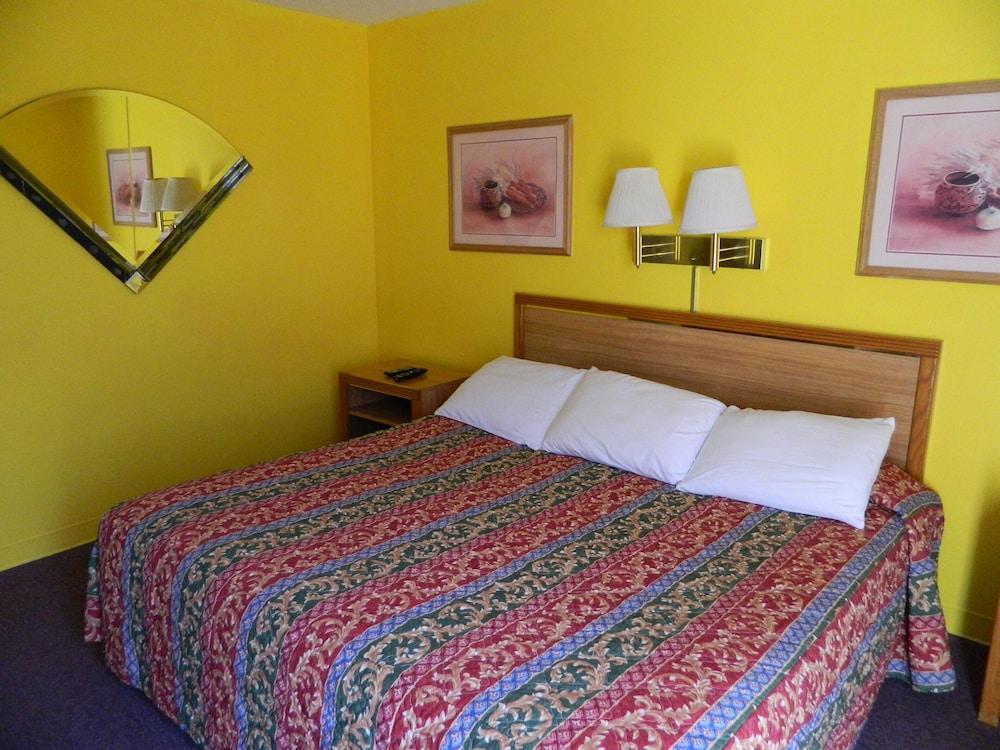 Marine Motel photo 13
