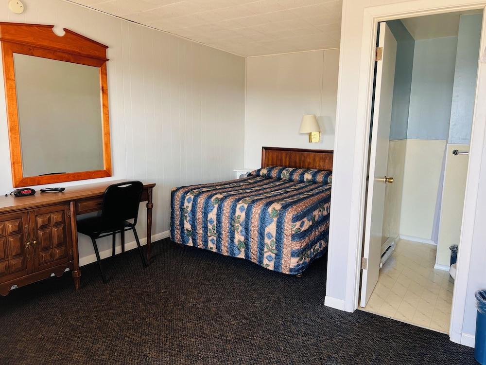 Dew Drop Inn Motel by OYO Miller SD photo 46