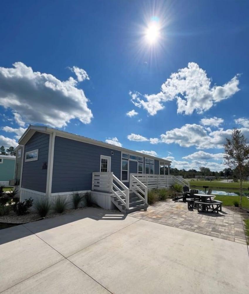 Island Oaks RV Resort photo 2