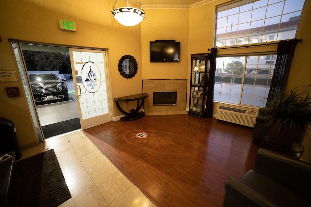 Mid City Inn and Suites photo 7