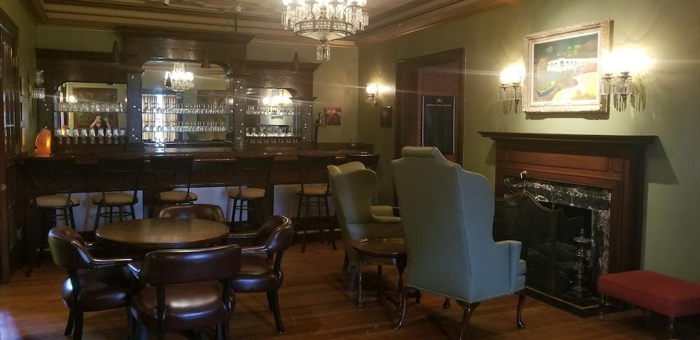 Downtown Guest Quarters Hotel photo 8