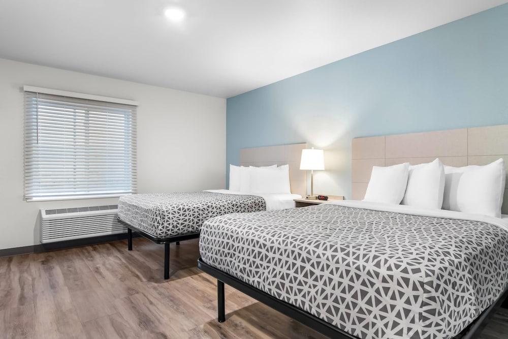 Woodspring Suites Elkhart photo 6
