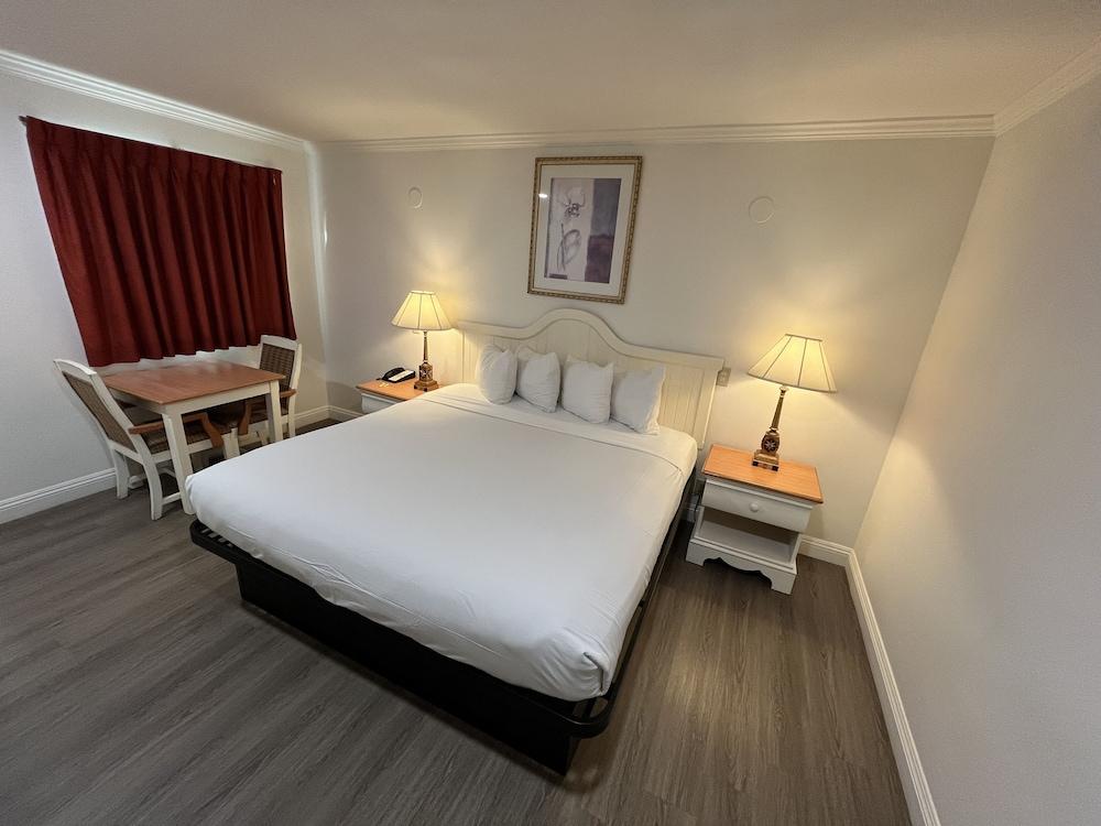 American Inn Grover Beach photo 9