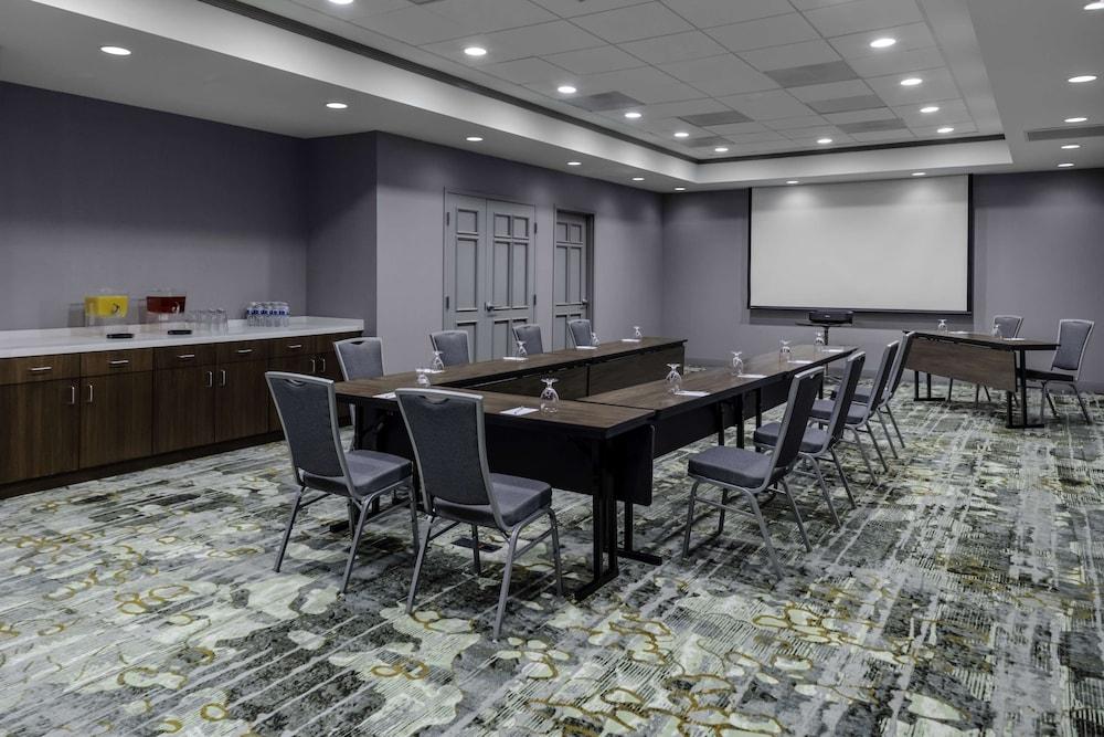 Hampton Inn & Suites Arlington Crystal City DCA photo 28