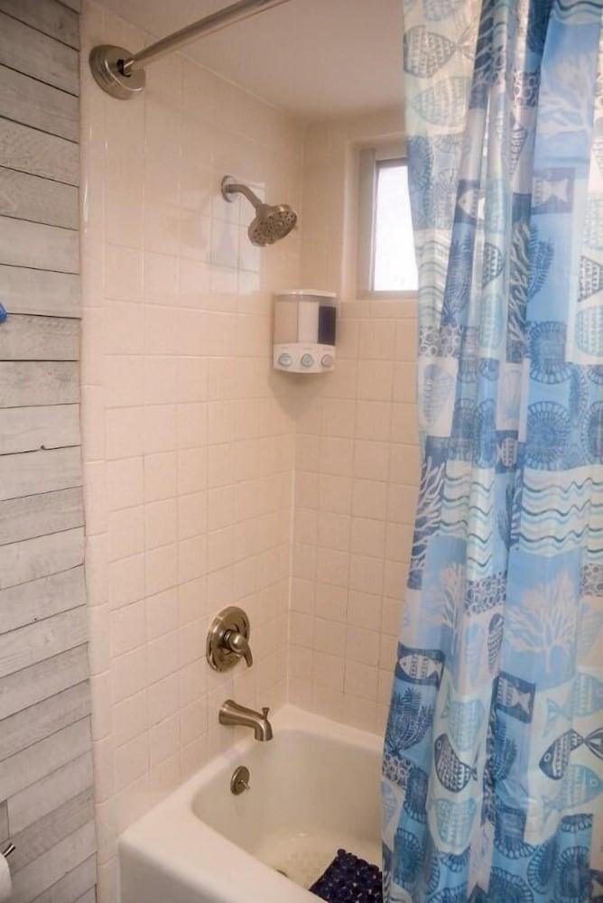 Kon Tiki Inn photo 32