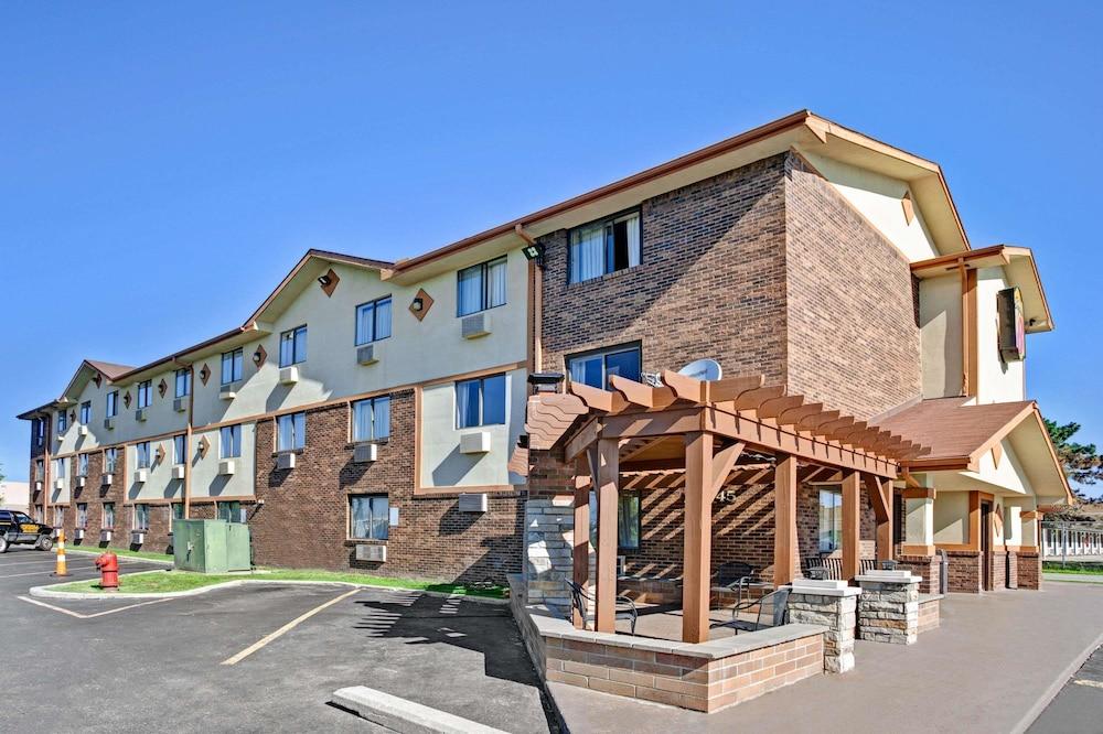 Super 8 by Wyndham Roseville/Detroit Area — hotel in Roseville