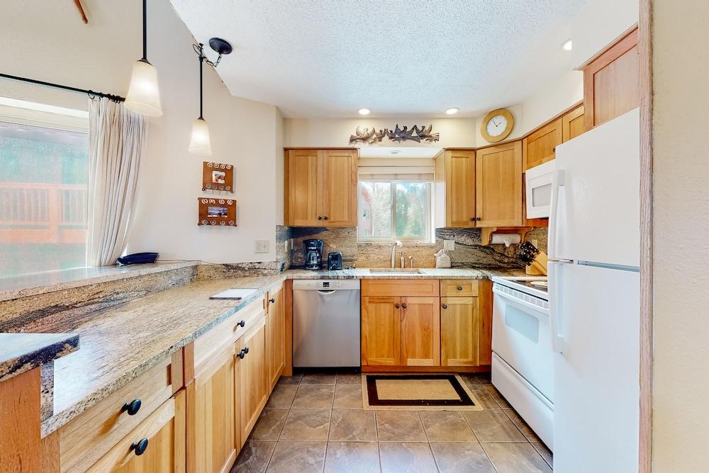 Pine Ridge Condominiums photo 22