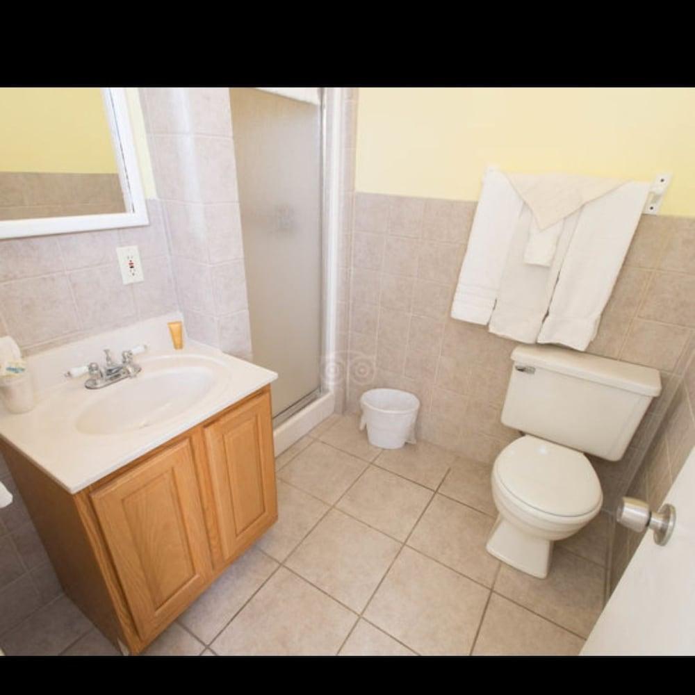 Sandy Shore Motel photo 32