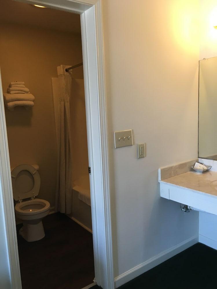 McCaig Motel photo 6