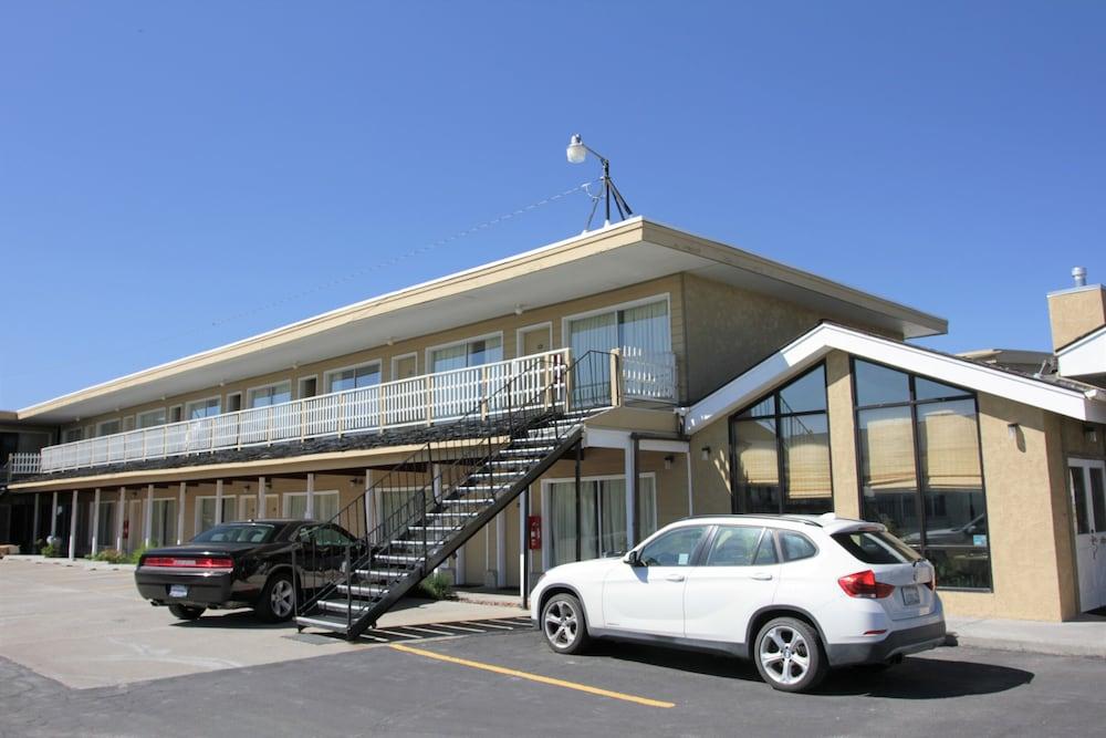 Super 8 by Wyndham Wells photo 38