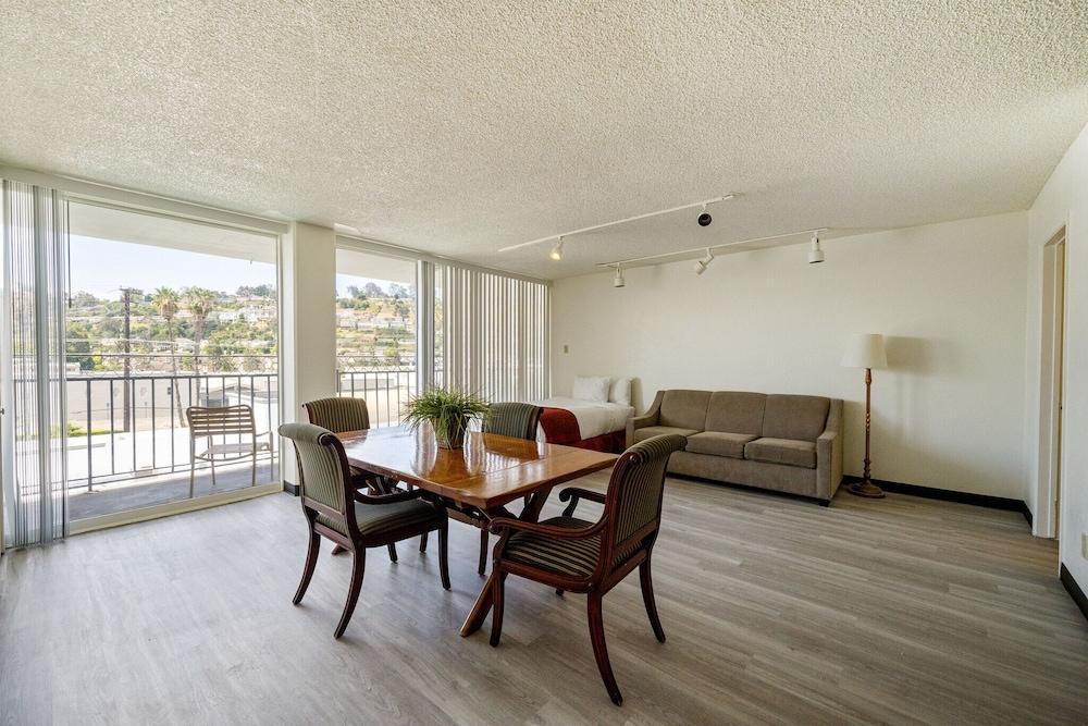 MC Pacific Inn & Suites photo 18
