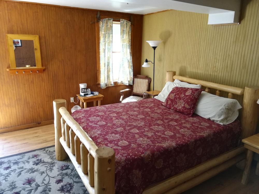 The Woods Inn photo 85