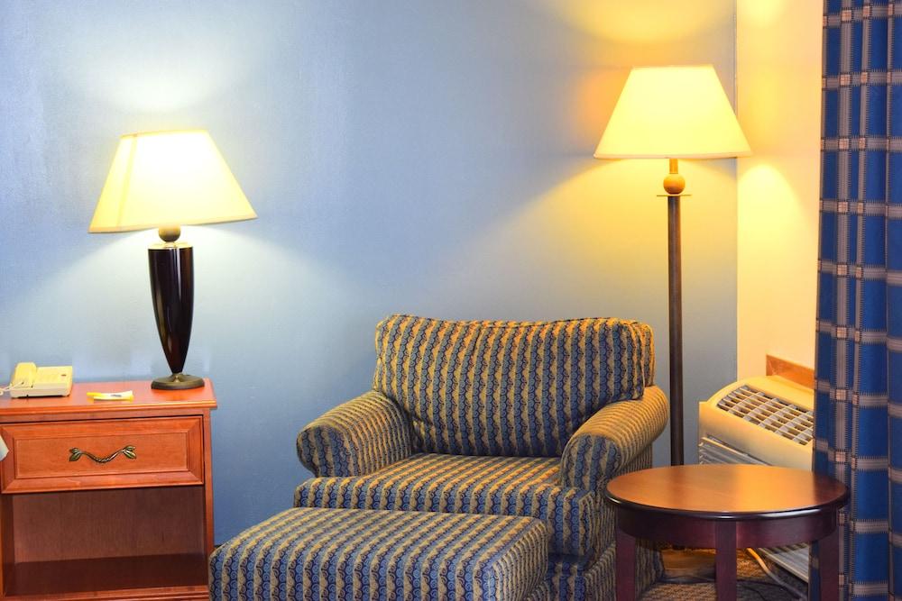 Days Inn by Wyndham Rock Falls photo 36