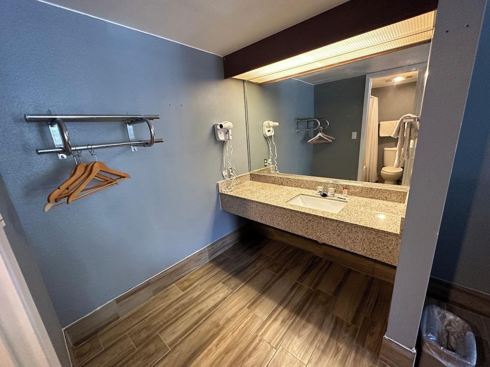 Home Suites Hill Country photo 17