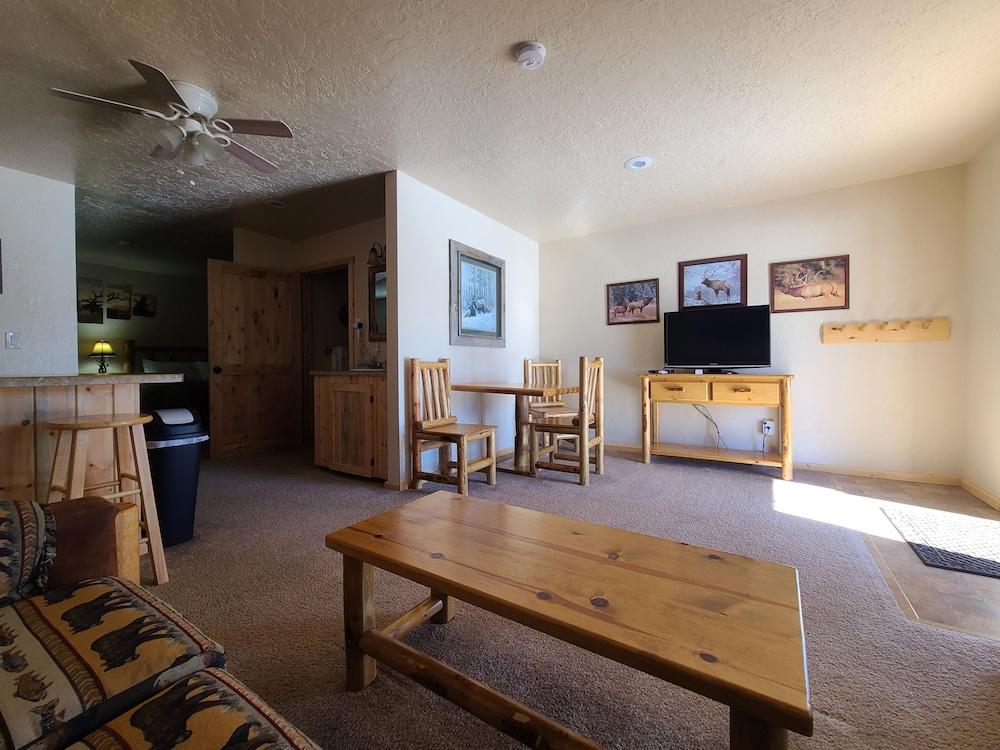 Flaming Gorge Hideout photo 24