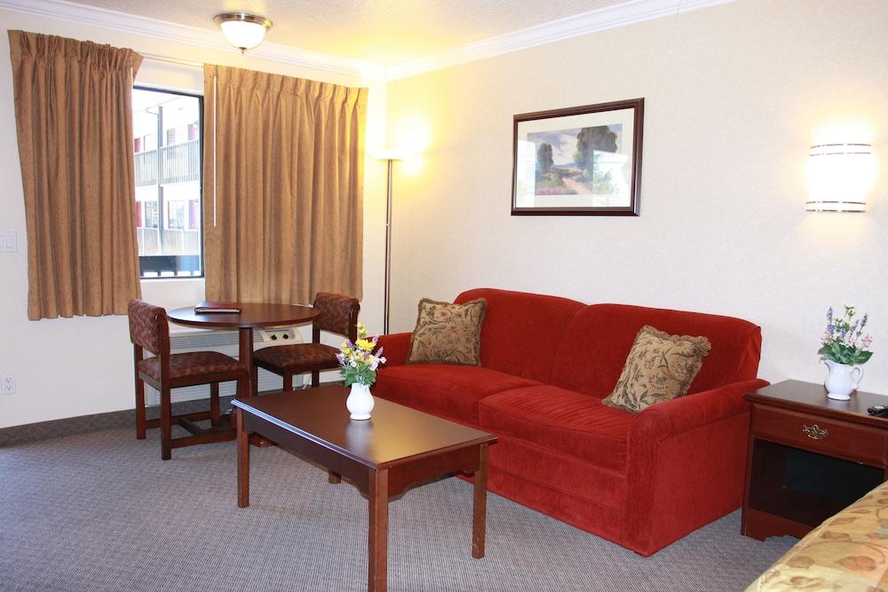 Western Royal Inn photo 26