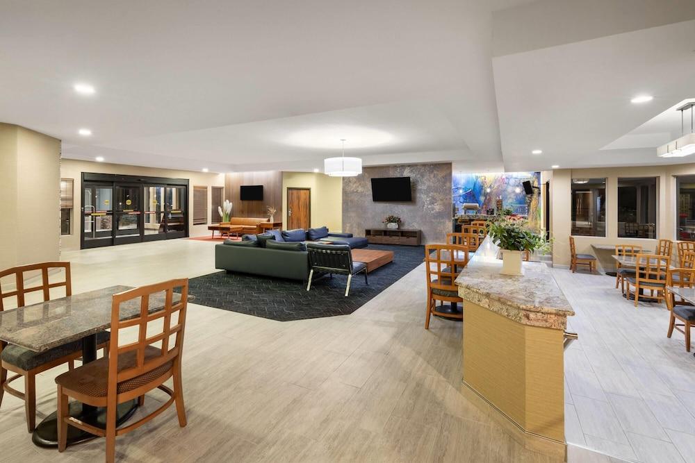 Endeavor Inn & Suites, Trademark Collection by Wyndham photo 4