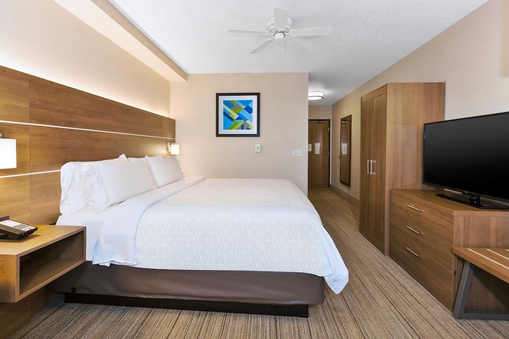 Holiday Inn Express & Suites Petoskey by IHG photo 40