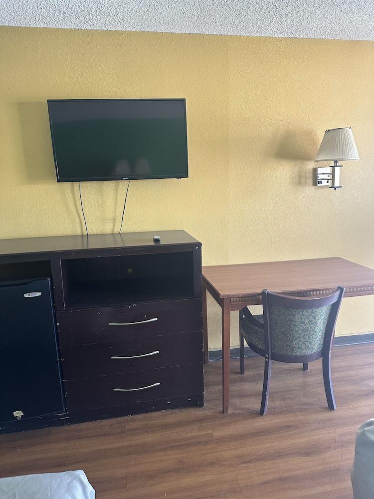 American Inn photo 13
