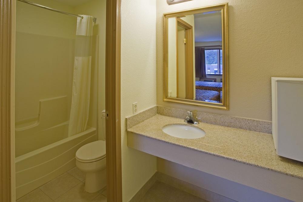 Regal Inn photo 11
