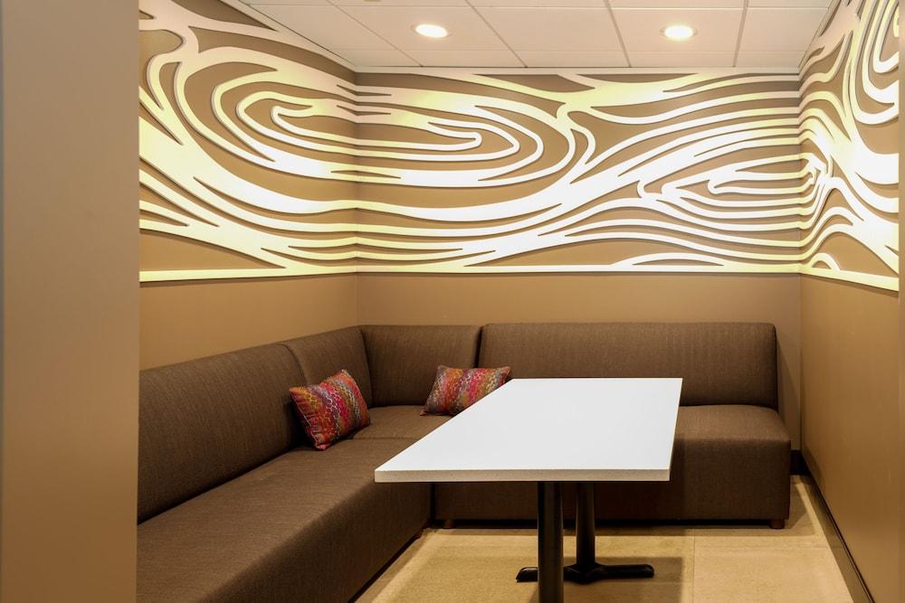 Hampton Inn & Suites Aurora South Denver photo 14