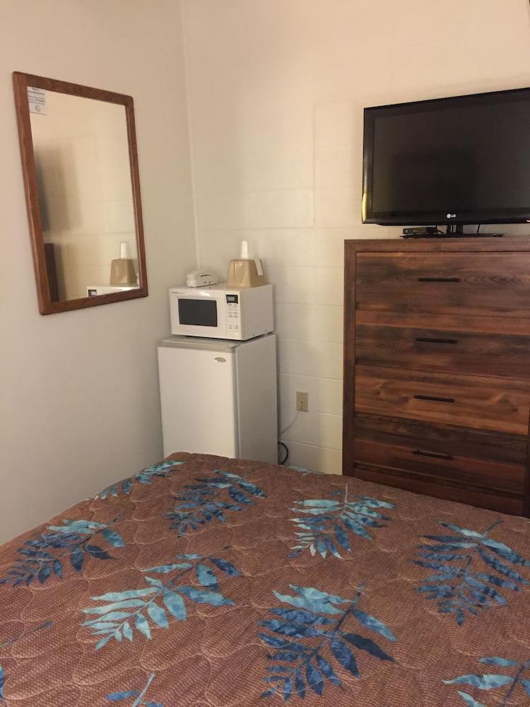 Lazy U Motel photo 8