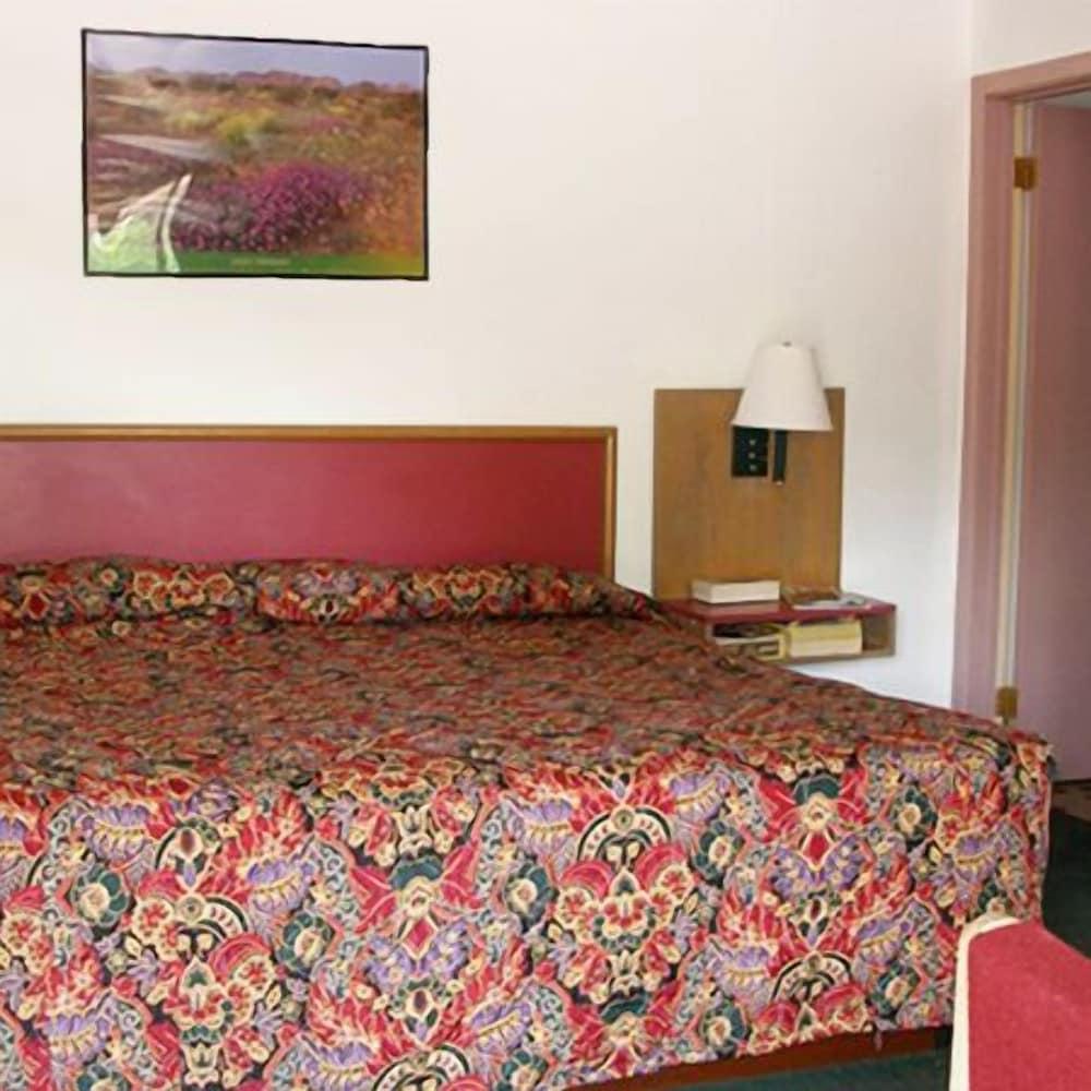Knights Inn Center Valley photo 8
