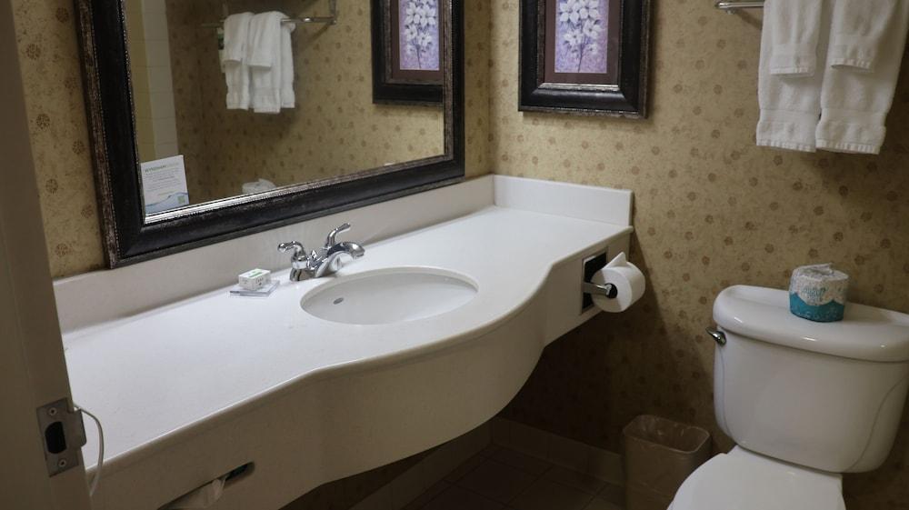 Wingate By Wyndham Peoria photo 32