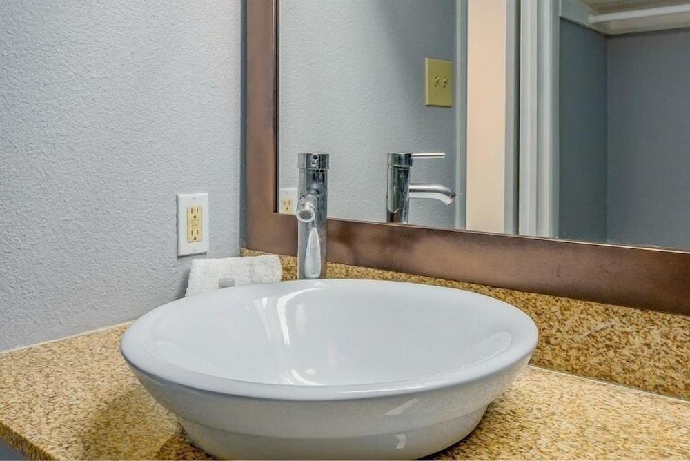 Extend a Suites & RV Park photo 10