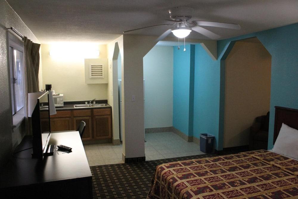 American Inn and Suites photo 39